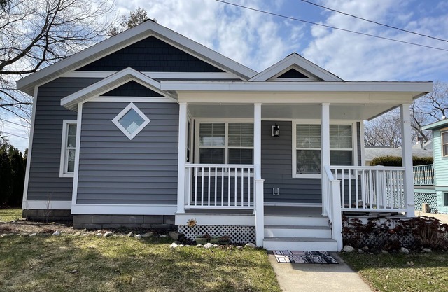 Frankfort Beach House — Located Just Steps From Downtown Frankfort!