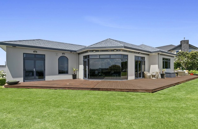 FRANKLEIGH VIEWS - NEW PLYMOUTH HOLIDAY HOME in Taranaki