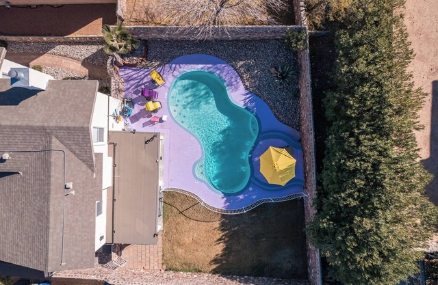 Franklin Luxe Oasis with Swimming pool and EV charging.