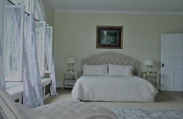 Franklin Manor - King Suite with EnSuite Bathroom and Private Porch