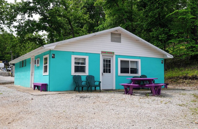 Franky and Louie's Bunkhouse 2