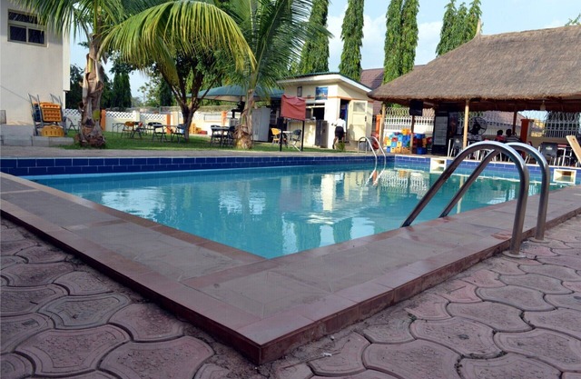 Franzy Suites And Lounge