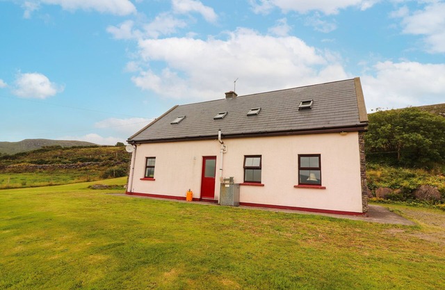 FRAOCH, family friendly, with open fire in Waterville, County Kerry
