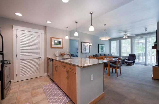 Fraser Crossing/Founder Pointe, Townhome style Condo | Gondola Acess (Value-Rated Condo 3229)