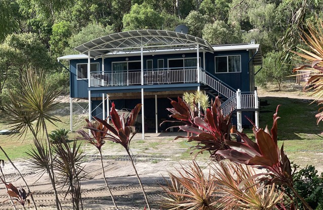 Fraser Island Holiday House - 4 Bedrooms, 2 bathrooms, sleeps 11 guests.