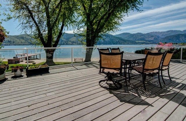 Fray's Lane Waterfront Home