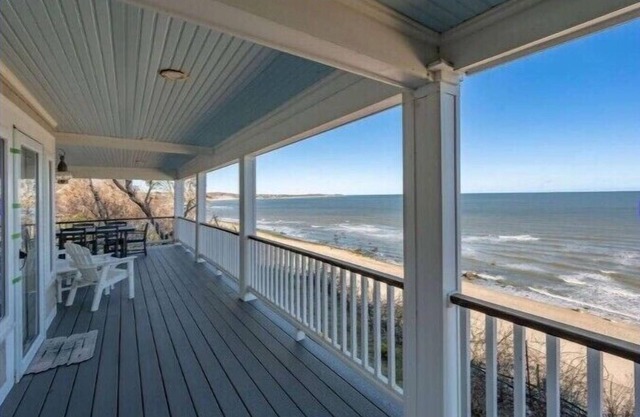 ¡Actividades GRATIS todos los días! Nuevo listado - 4BD Oceanfront Beach House - A / C, Panoramic Views of Cape Cod Bay