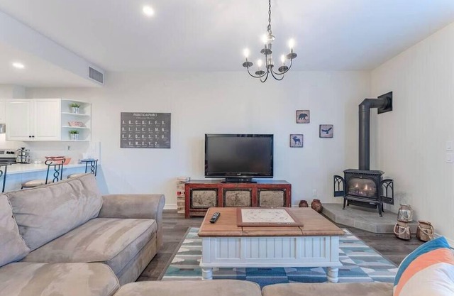 FREE Banff Pass, Cozy 3BR, Sleeps 6 & RT Patio