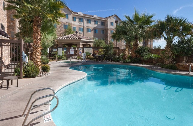 Free Breakfast. Hot Tub. Near New Mexico State University! An Outdoor Adventure!