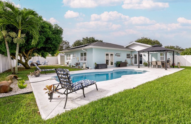 FREE Heated Pool Home near the beaches Slps 12 Water Slide Fire Pit
