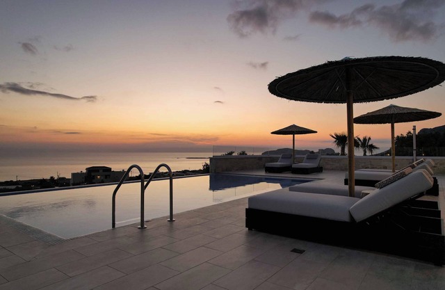 Free heated pools & 800m sea