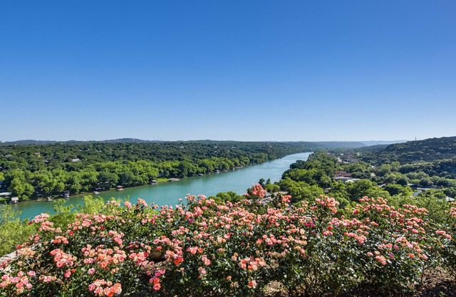 VENTA FLASH DEL SWSW $ 500 I Frente al lago I Vistas I 10 millas a ATX I 11 camas I Dock