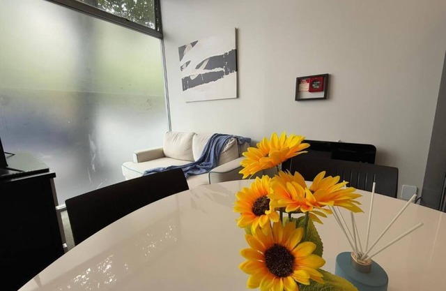 free parking 2Bed family home in AKL CBD