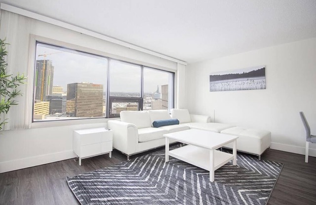 Free Parking and Wi-Fi! One Bedroom Suite Downtown