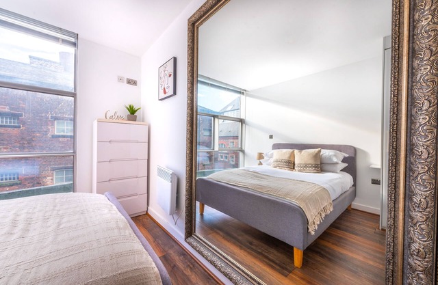 Free Parking, Balcony, Modern, 2 Bed, Citycentre