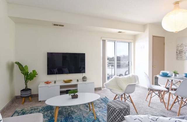 Free Parking! Clean & Cozy Stay