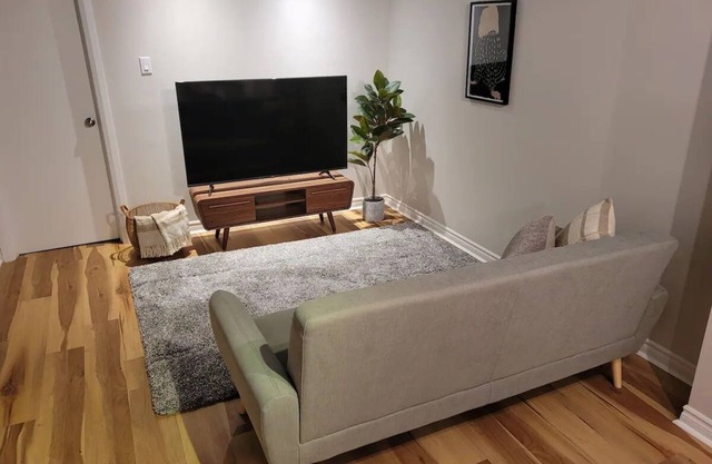 Free Parking-Cozy 3 1/2 - 1BR near metro station