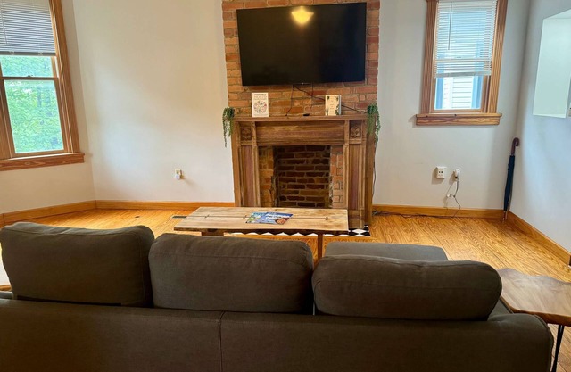 Free Parking - Prime Location - Downtown