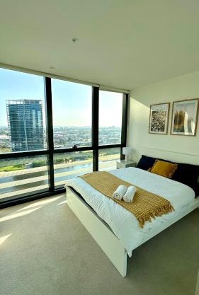 Free Parking Private Room in Docklands - Amazing View - Shared Washroom - Homestay with Host