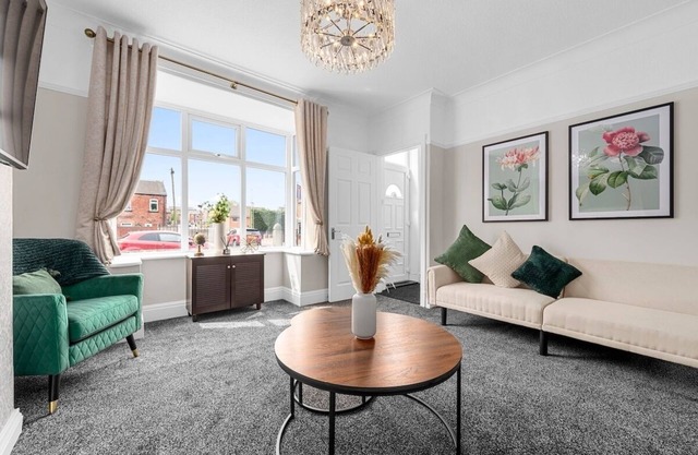 Free Parking | Stunning 3Bedroom Home In Wigan