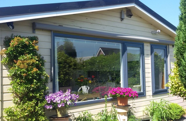 Free standing, private garden,dune edge,cycle track to a quiet beach.
