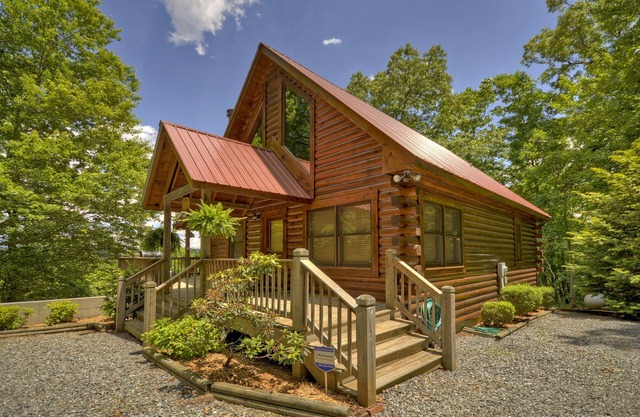 *Free Whitewater Rafting & Ziplining* Surround yourself with the beauty & natural forest in this secluded cabin