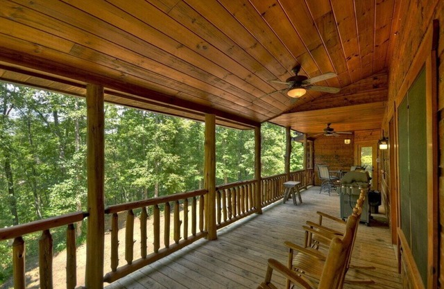 Free Whitewater Rafting Ziplining. Enjoy the spacious kitchen, and hot tub!