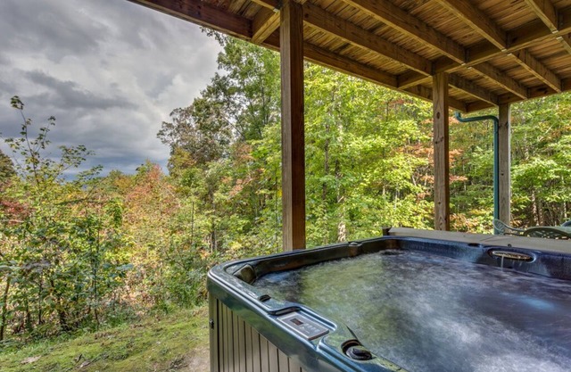 *Free Whitewater Rafting & Ziplining* Spacious flat rate cabin rental with wrap-around deck & mountain views