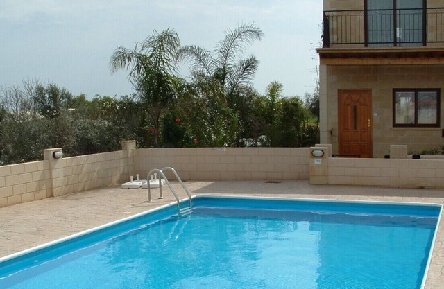 WI-FI GRATIS, ENCANTADORA CASA CON PISCINA COMUNITARIA EN EL PUEBLO DE LIOPETRI