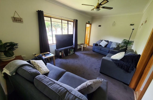 Free Wi-fi, Netflix, Sleeps 8 - Tathra of Talbingo