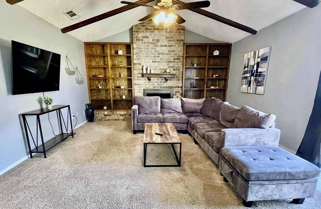Fremont House - 3BR/2BA - Family Friendly