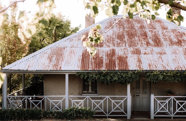 Casa de campo francesa de 1854 con un impresionante jardín Alfesco