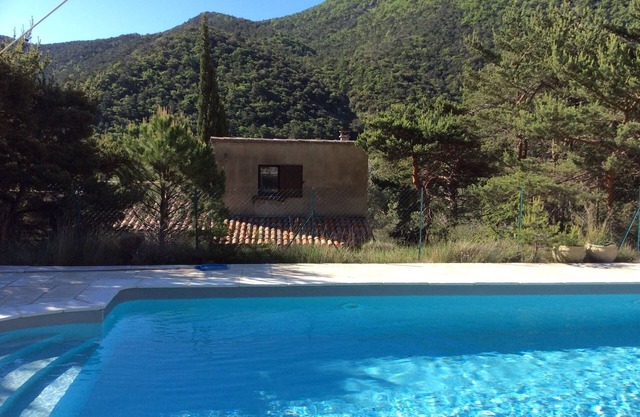 Casa rural francesa con piscina privada.