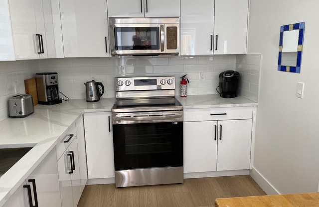 Fresh 1 bedroom suite in a brand new house in East Van!