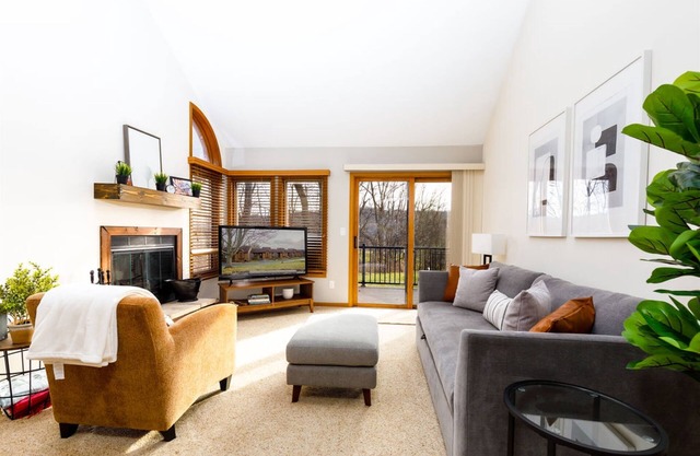 Fresh! 2BR Golf Villa w/ King Beds, Dog-Friendly, Amenitty Access, Near Trails