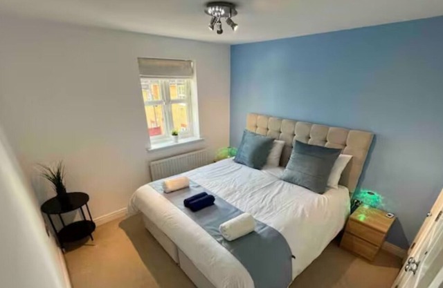Fresh & Bright 3 Bed Apartment in London