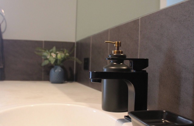 Fresh, comfortable & modern 3 bedroom home - Telopea House.