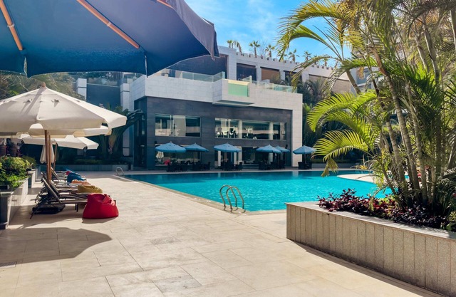 Fresh & Fabulous 2bdr - 5 min to Airport