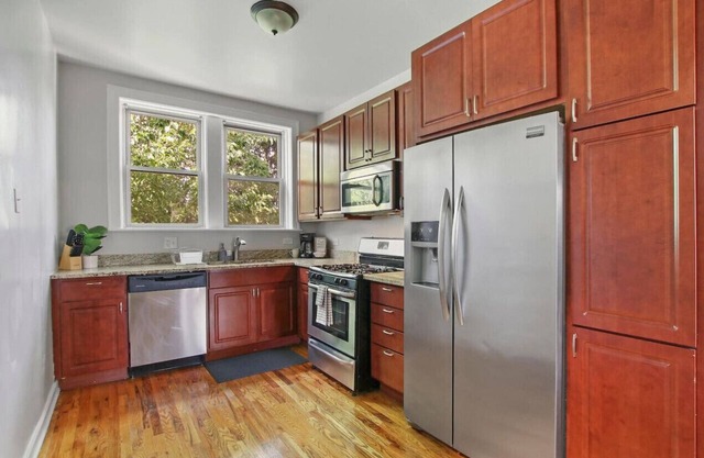 Fresh & Homey 2BR Apartment near Dining