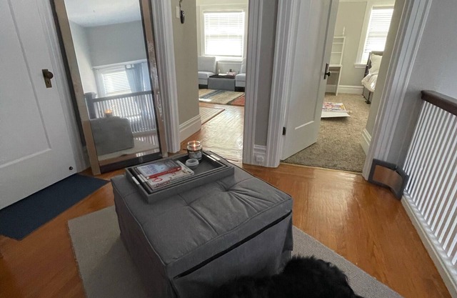 Fresh newly fully furnished apartment in Alameda.