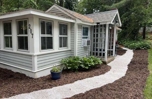 Fresh Pond Cottage! A charming & peaceful getaway for couples or small families.