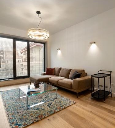 Fresh & Stylish in Lozenets With Private Parking