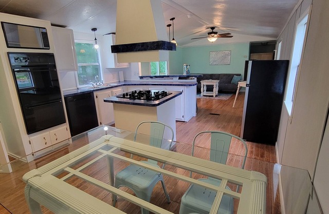 Freshly renovated mobile home in mermaid style, 5 minutes to the beach.