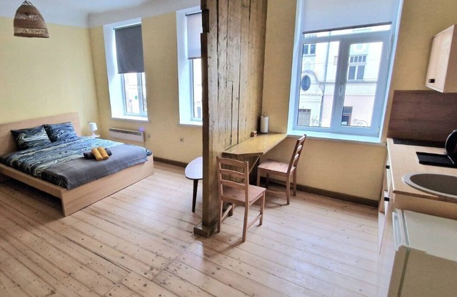 Freshly Renovated Studio in Historic Neighborhood w/ Free Parking