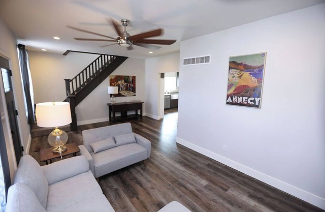 Freshly updated bungalow near Kimmswick and major highways- Prime Location
