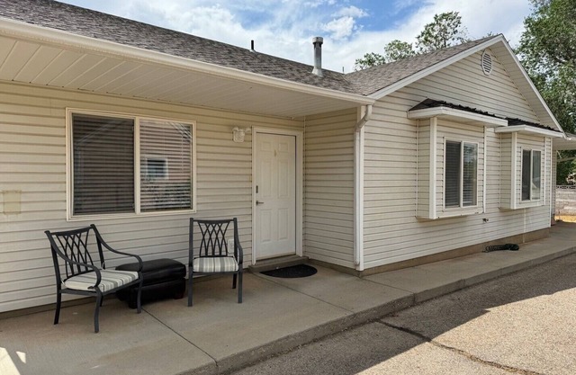 Freshly Updated House Near Campus