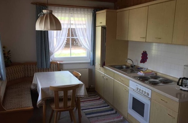 Apartamento espacioso y acogedor con espacio adicional y cama con dosel