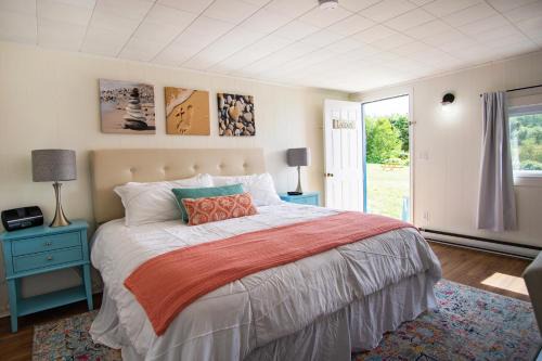 Friars Bay Inn & Cottages
