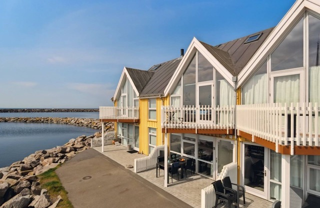"Fridhild" - 10m from the sea by Interhome