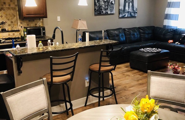 Friendly Alamodome House 8guests. 3Br/2Bth 1 mile River walk/Alamo/Near Downtown